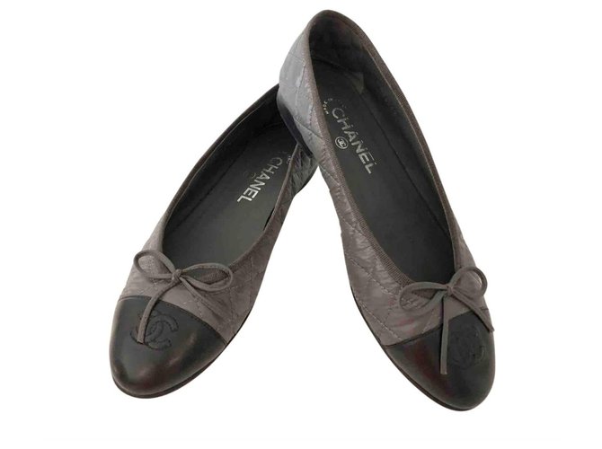 Chanel ballet flats Grey Leather  ref.269254