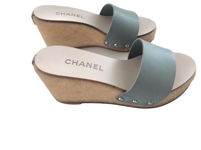 Chanel Sandales compensées en cuir Vert clair