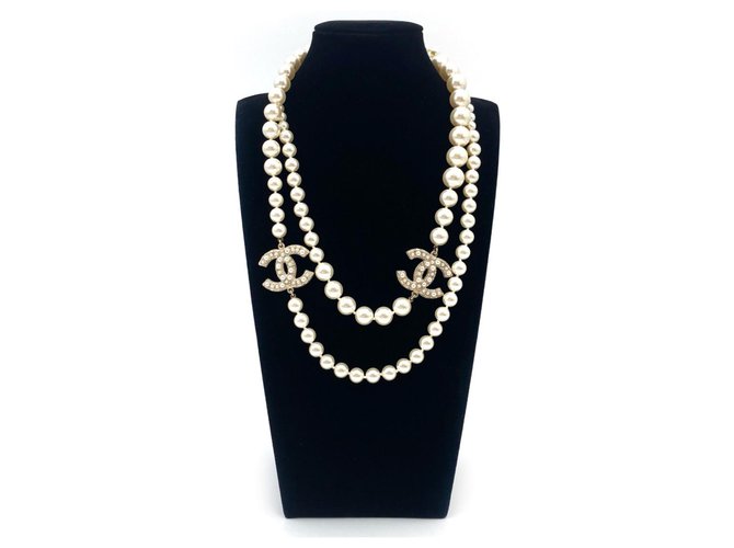 Klassische Chanel gefütterte Perlenkette Golden  ref.269556