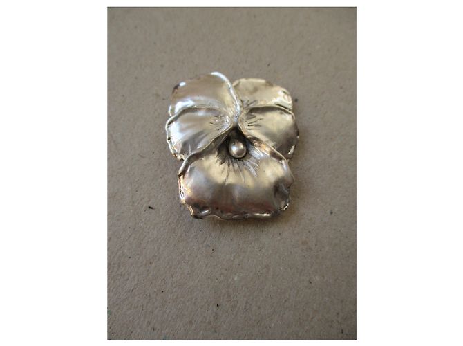 Kenzo Thought brooch.