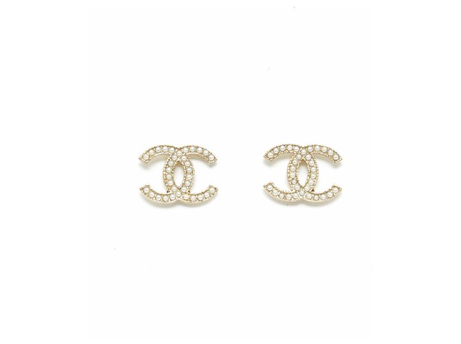 Chanel CC GOLDEN M PEARLS Métal Doré  ref.270038