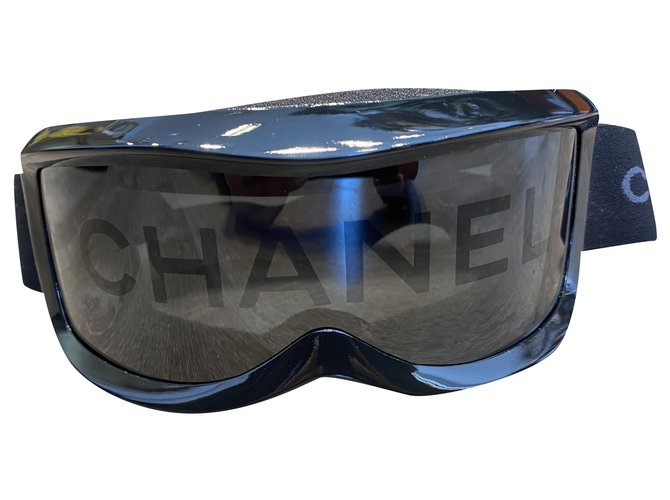 Chanel Des lunettes de soleil Plastique Noir  ref.270180
