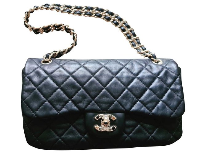Black Chanel crystal CC lock flap bag Leather ref.270212 - Joli Closet