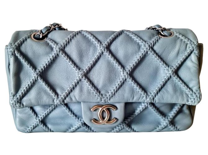 Chanel hellblaue Tasche mit mittlerer Klappe Leder  ref.270215