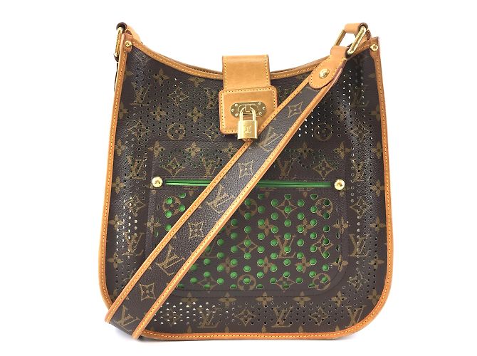 Lona con monograma verde perforada Musette de Louis Vuitton Castaño