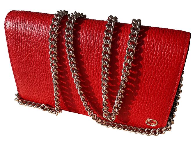 Pochette Gucci de piel granulada roja