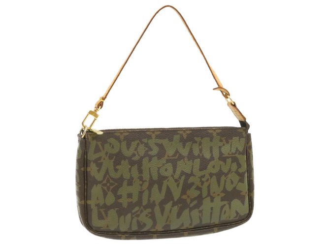 Pochette accessoire cloth handbag Louis Vuitton Green in Cloth