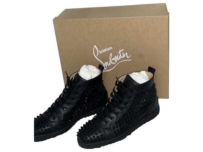 CHRISTIAN LOUBOUTIN WITHOUT SPIKES