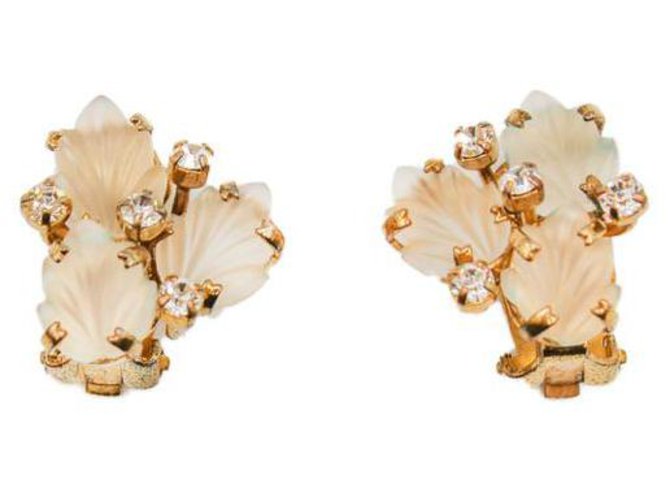 Boucles d'oreilles Dior Feuilles blanches et dorées Plaqué or Bijouterie dorée  ref.272010