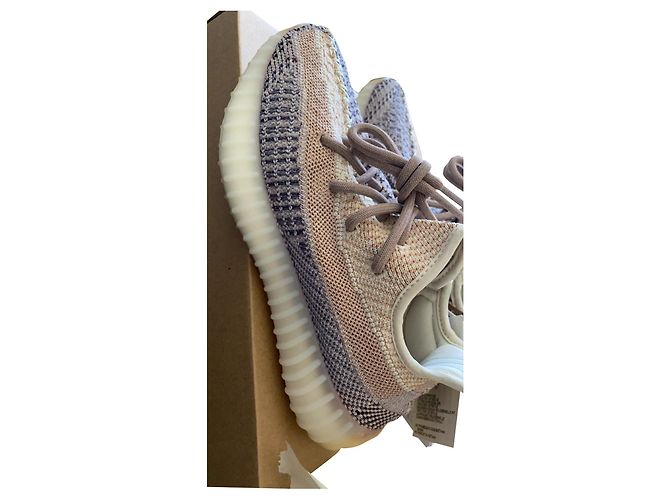 Yeezy Boost 350 V2 Sneaker Beige Stoff