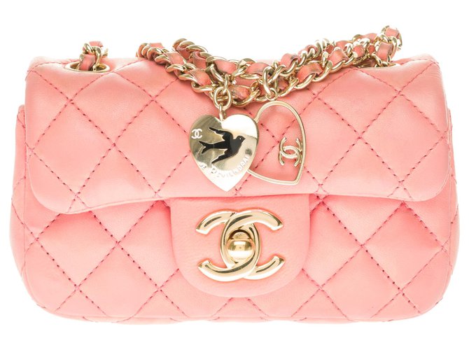 Classique Splendide et le très recherché sac Chanel Mini charms Flap bag en cuir matelassé rose, garniture en métal doré  ref.272531