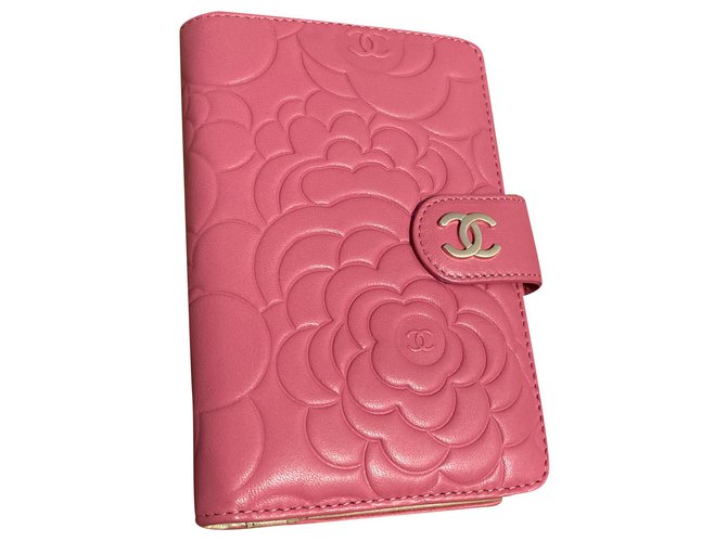 Chanel Geldbörsen Pink Leder  ref.272544