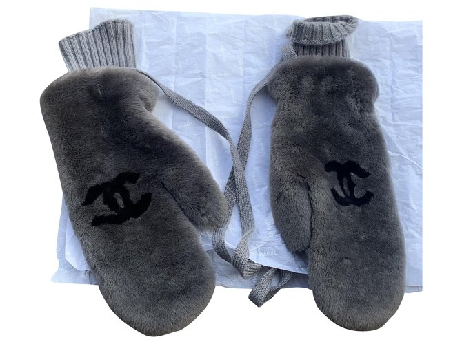 Chanel Gloves Grey Nubuck  ref.272585
