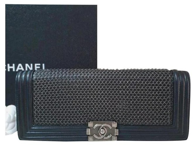 Clutch largo de cuero con cota de malla Chanel Negro Metal  ref.272672