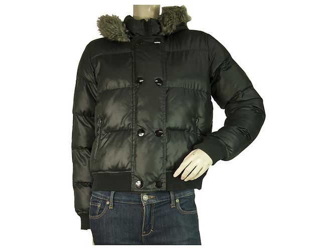 Burberry Mädchen 12Y Schwarze gesteppte Puffer-Kapuzenjacke aus Polyester