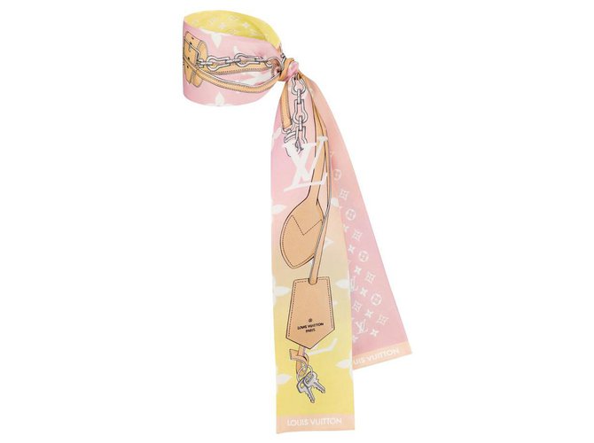 dusty pink LV silk scarf  Louis vuitton scarf, Louis vuitton pink