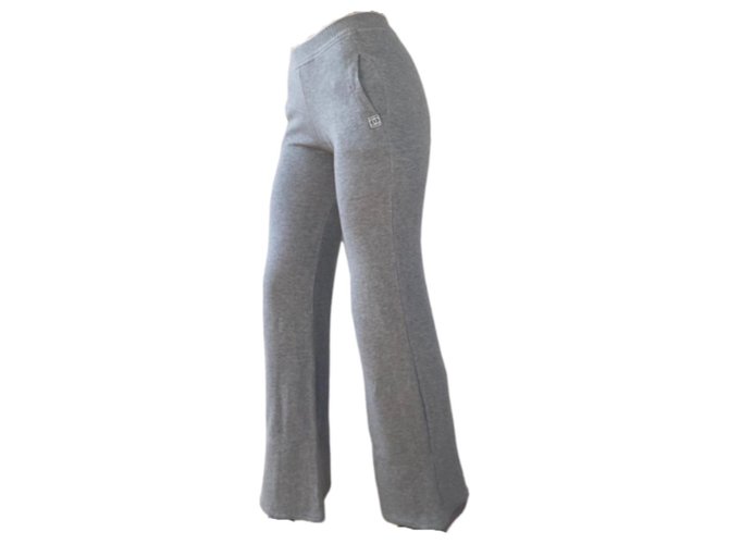 Chanel Pantaloni da jogging / leggings a zampa in cashmere con logo CC Grigio Cachemire  ref.272242