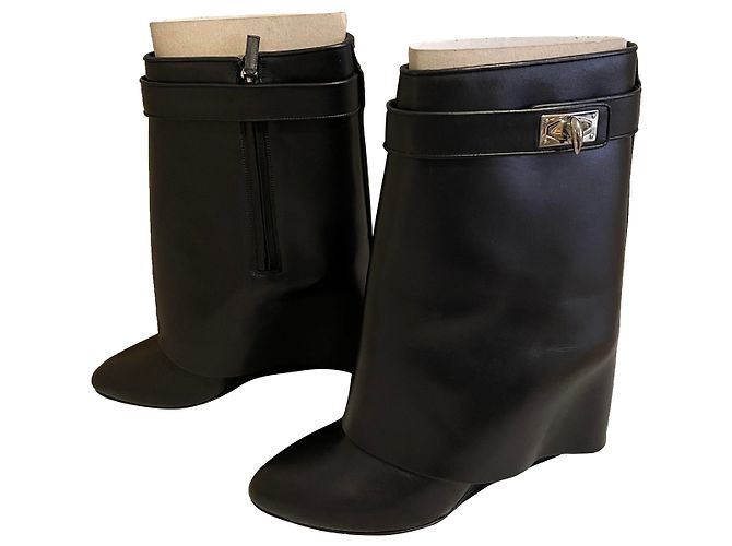 Givenchy Shark leather ankle boots black