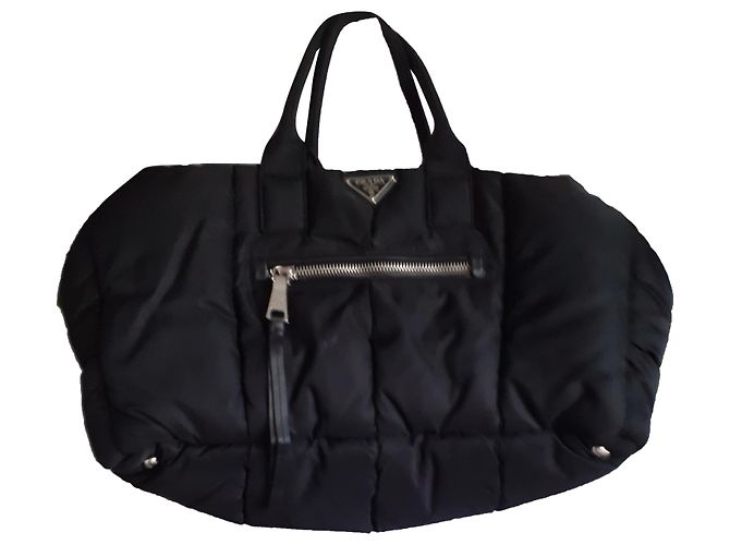 Mala de viagem Prada em nylon acolchoado preto