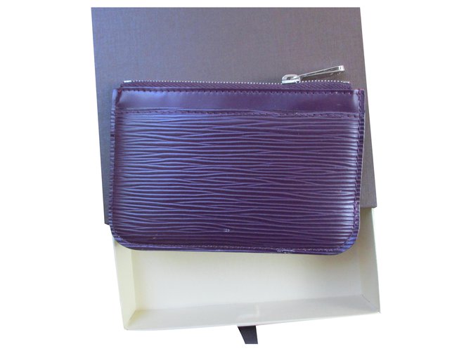 Louis Vuitton Porte cartes et monnaie cuir épi. Violet  ref.273547