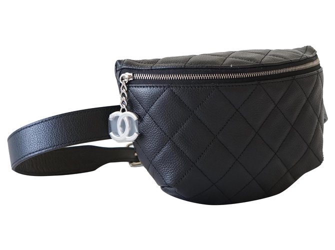 Chanel Handtaschen Schwarz Leder  ref.343800