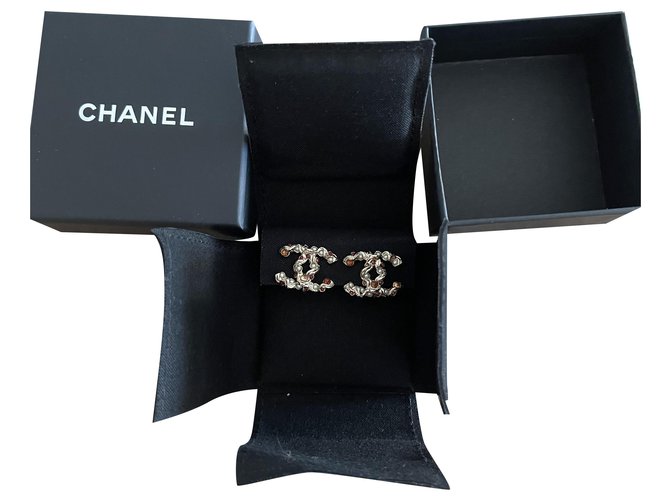 Boucle d oreille Chanel pince Acier Perle Doré  ref.273900