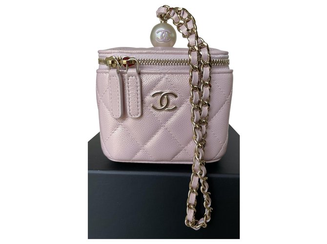 Chanel Tocador pequeño de piel de caviar rosa claro con cadena Cuero  ref.274350