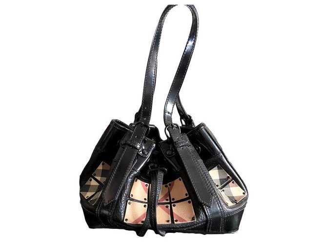 Burberry Handbags Black Leather  ref.274516