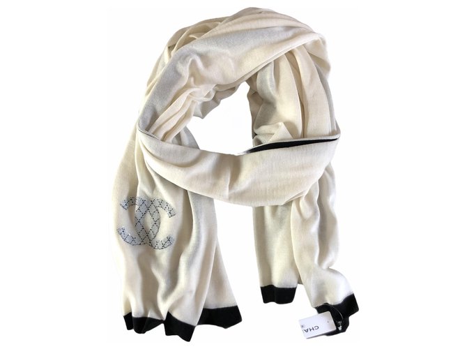 Bufanda de Chanel de seda color eggshell Blanco roto 