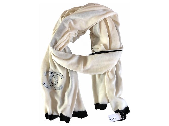 Lenço de seda Chanel cor eggshell Fora de branco