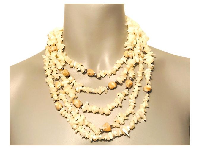 Autre Marque Collar de conchas puka hawaianas crema beige Crudo