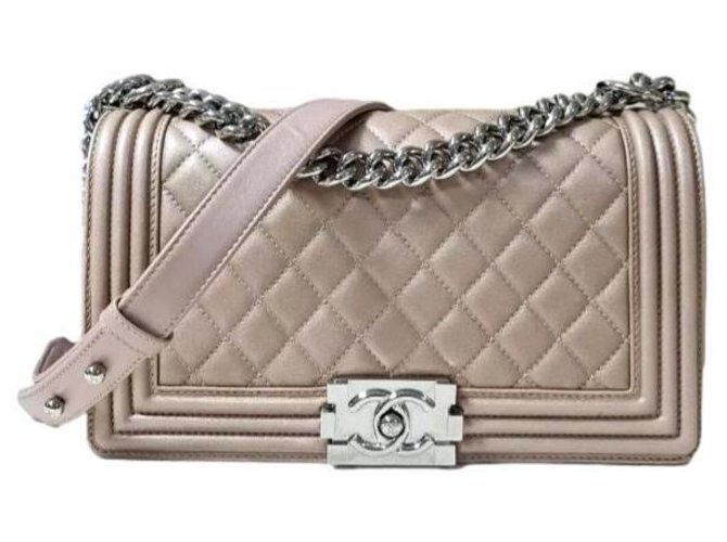 CHANEL Medium Quilted Iridescent Pearly Rose Gold calf leather Boy Bag  ref.275046 - Joli Closet
