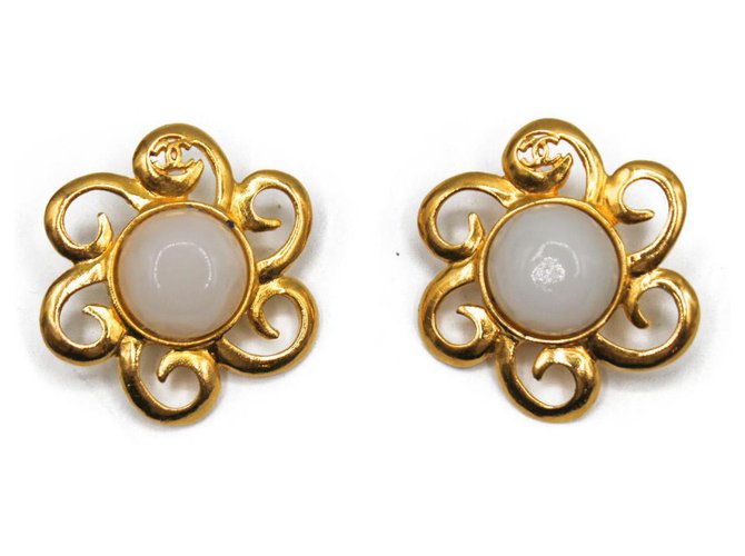 Chanel Boucles d'oreilles Plaqué or Bijouterie dorée  ref.275606