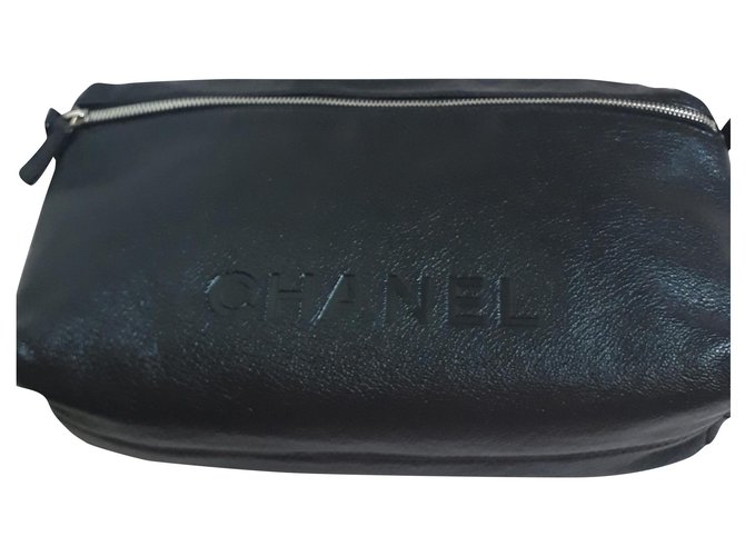 Chanel Pouch or toiletry bag Black Leather  ref.275947