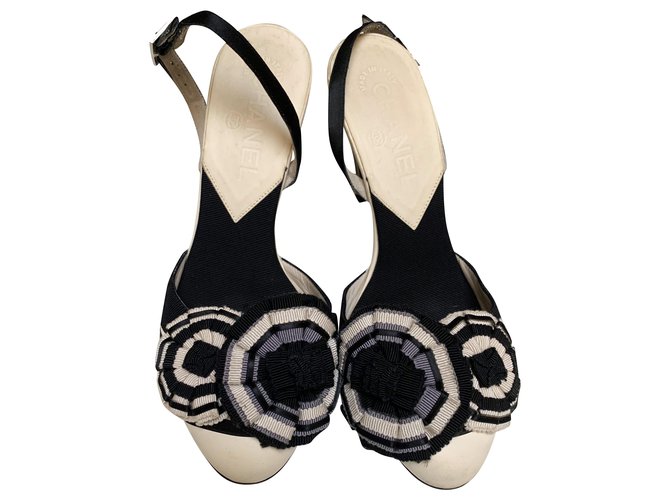 Chanel Camellia sandals Black Eggshell Leather  ref.275999