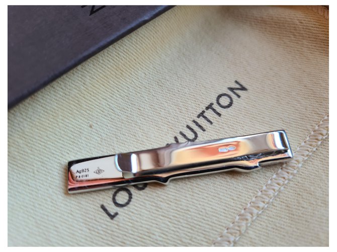Louis Vuitton Clip de corbata Plata Plata  ref.276041
