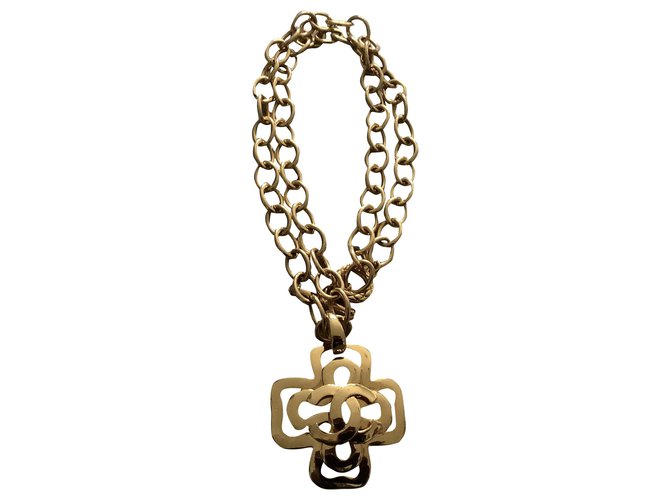 Chanel Colares Dourado Metal  ref.276359