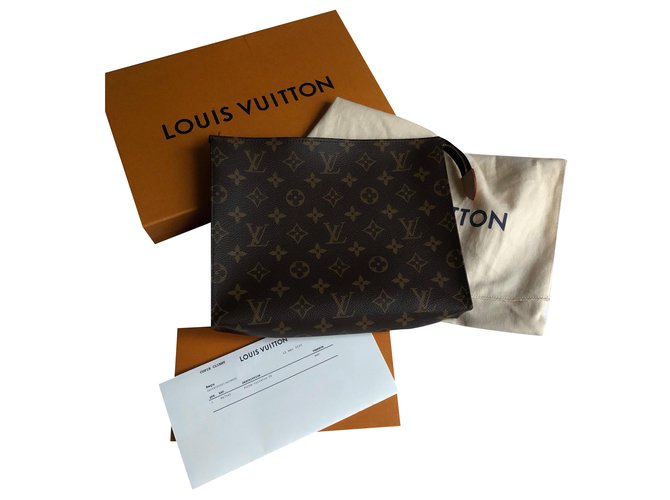 Louis Vuitton TOILET POCKET 26 Brown Cloth ref.276668 - Joli Closet
