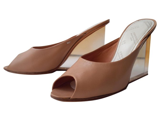 Maison Martin Margiela spring 2009 iconic collection. Made in Italy. Size 39. Beige Caramel Flesh Leather  ref.276729