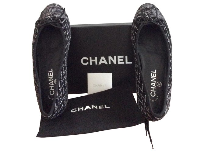 Cambon Chanel Ballerines en tweed Noir Argenté  ref.277063