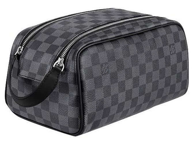 Louis Vuitton Neceser LV Dopp Gris