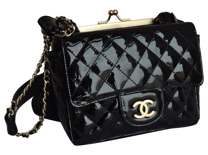 Chanel Mini bolso atemporal con embrague de encaje Negro Cuero Charol  ref.277533