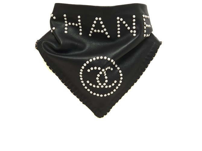 Chanel Black Leather Bandana Cuir Noir  ref.277546
