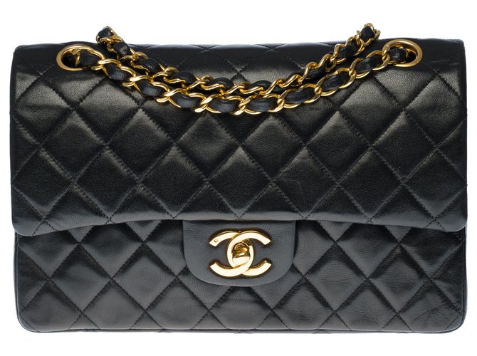 Classique Le très recherché sac Chanel Timeless 23cm à double rabat en cuir matelassé noir, garniture en métal doré  ref.277828