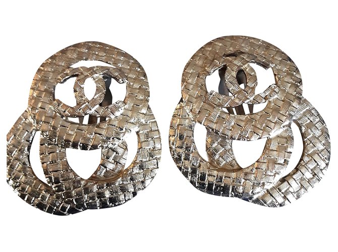 Chanel. Quilted clips( S )". Gold hardware Gold-plated  ref.277968