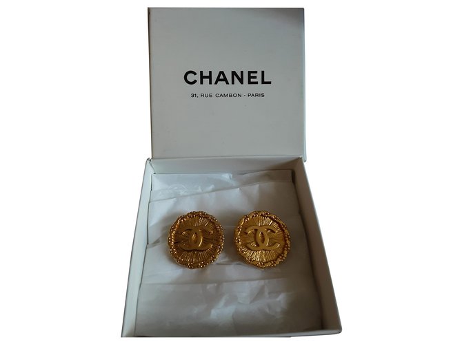 Chanel. Clip-Ohrringe. Gold hardware Vergoldet  ref.277969