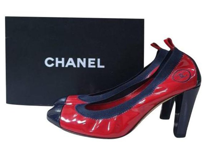 Escarpins en cuir verni rouge Chanel Talons Chaussures Sz 39 Cuir vernis Multicolore  ref.277999