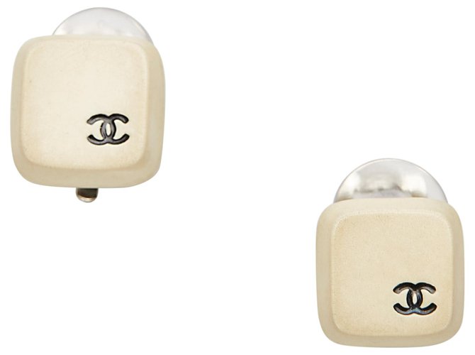 Chanel Brown CC Clip-on Earrings Silvery Beige Metal Plastic Resin  ref.278117