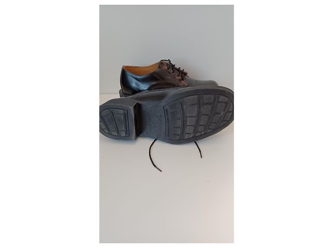 Dr. Martens Derby in pelle nera con lacci Nero
