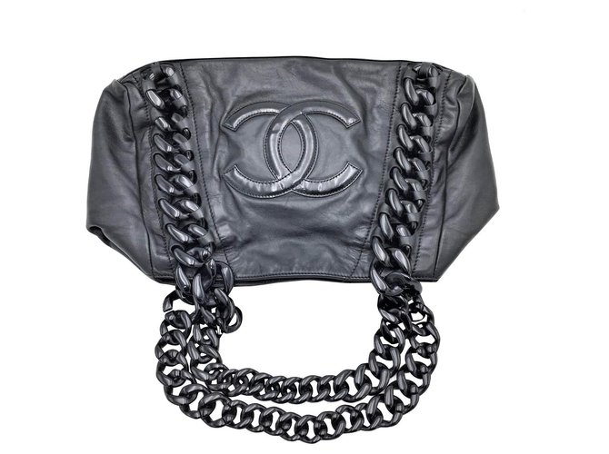 Chanel Handbags Black Leather  ref.279155